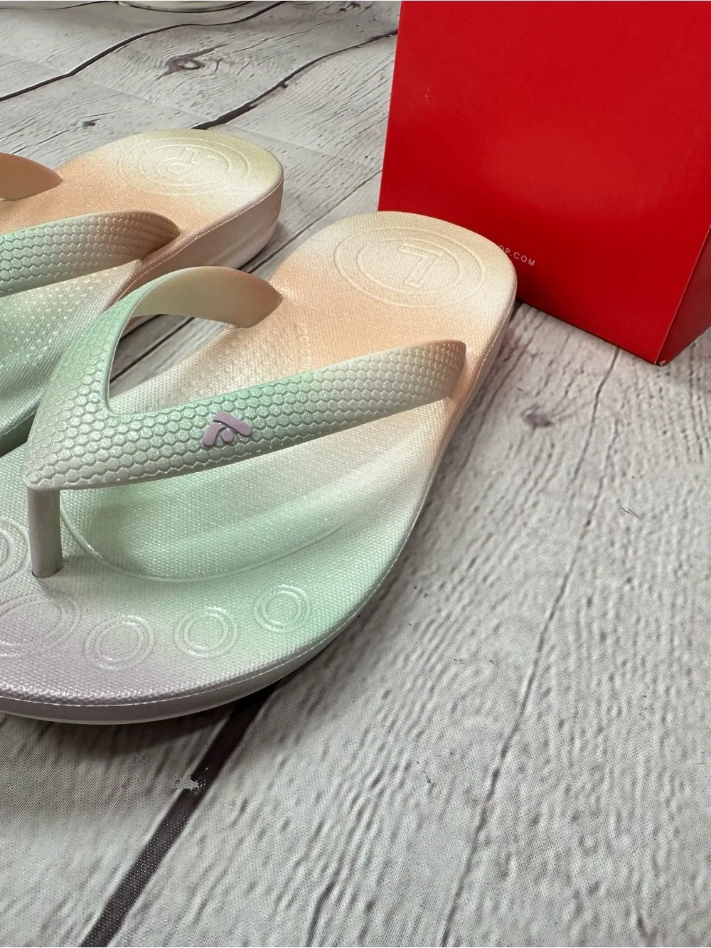 Fitflop IQUSHION iridescent Thong Sandals flip flops kids youth beach summer